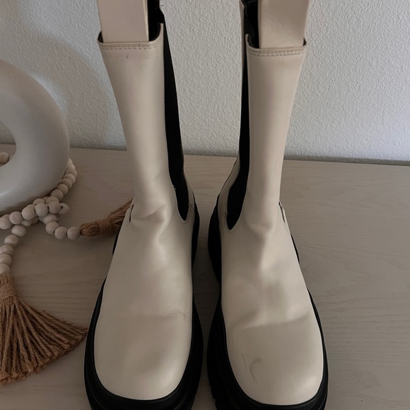 Women's Cream and Black Platform Boots - Picture 8 of 11